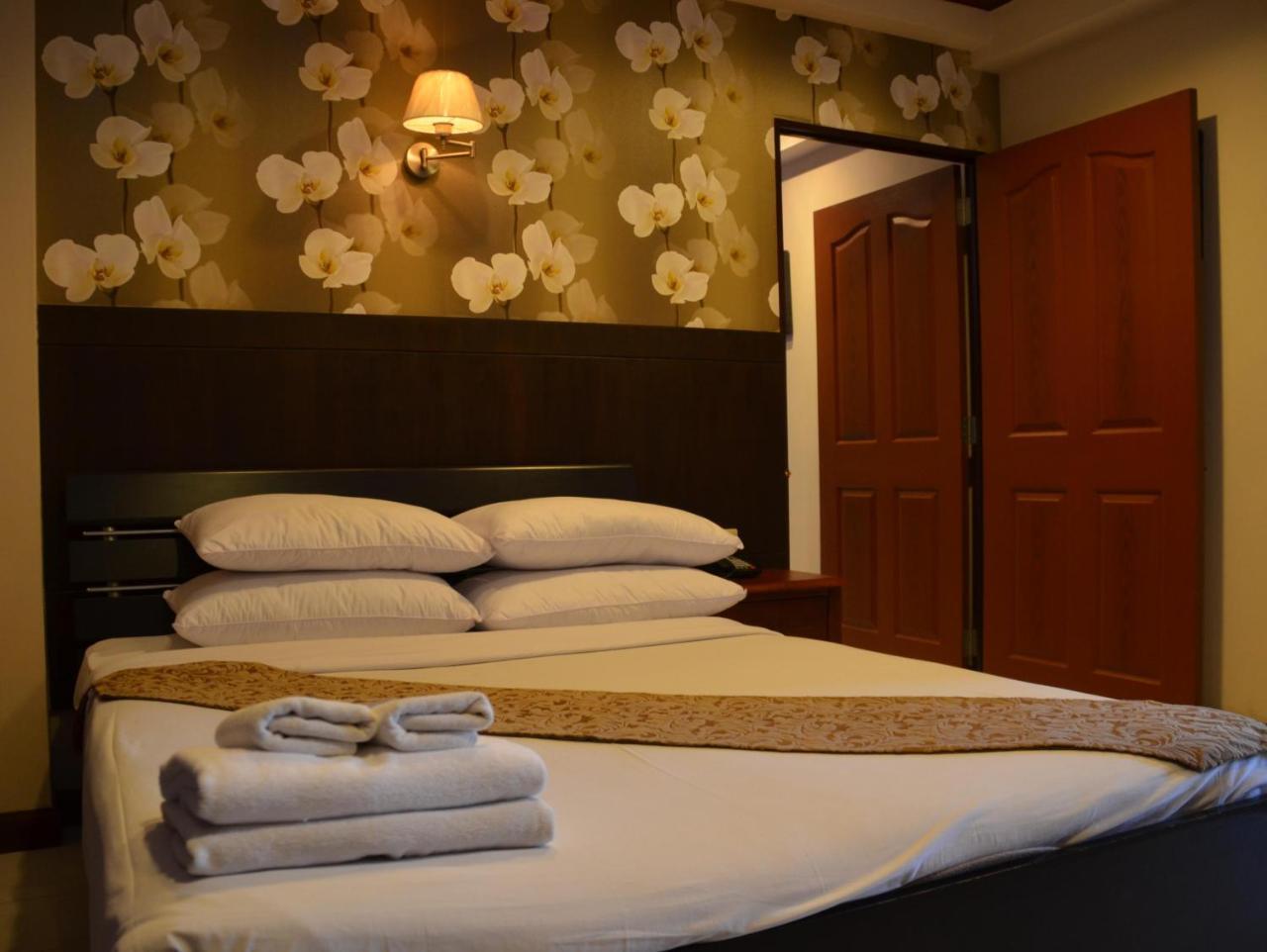 Inn House- Sha Extra Plus Паттая Екстер'єр фото